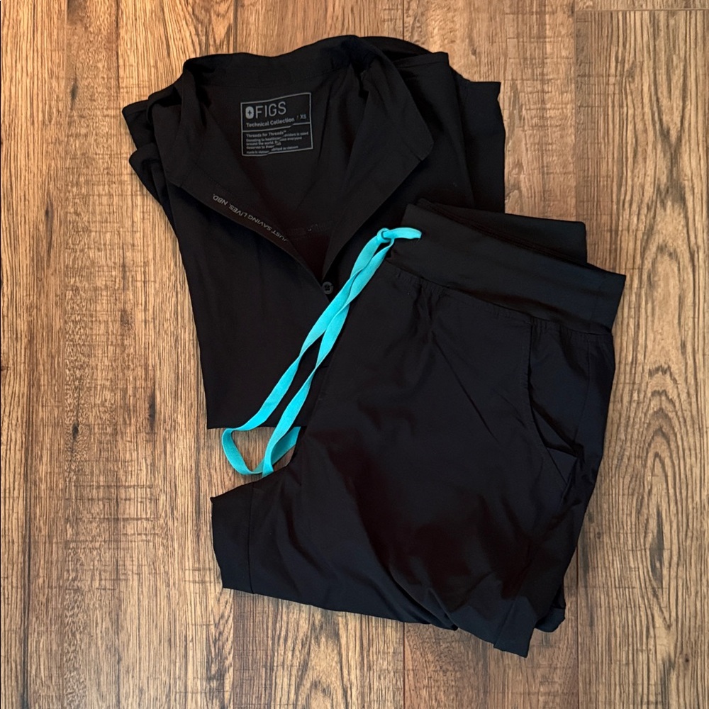 Figs Black Scrub Set with Aqua Accent